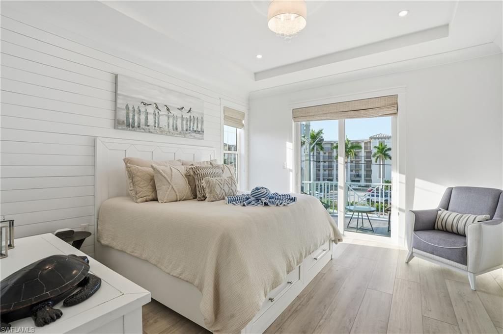 ISLAND SHORES - Residential