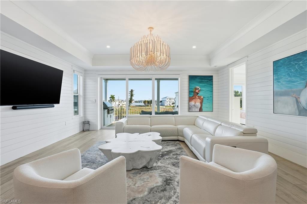 ISLAND SHORES - Residential