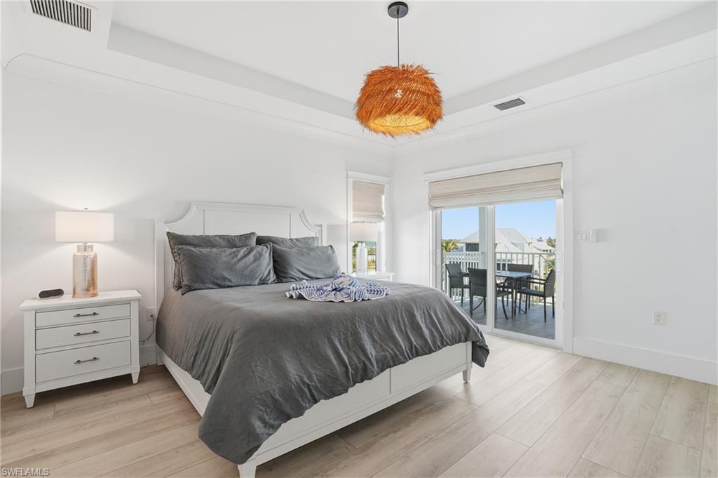 ISLAND SHORES - Residential