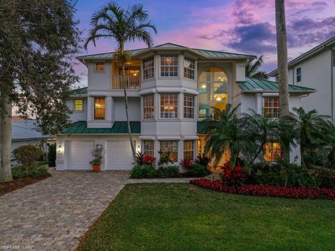 Photo of 390 Oak AVE, NAPLES, FL 34108 (MLS # 226008030)