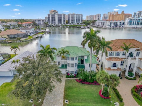 Photo of 390 Oak AVE, NAPLES, FL 34108 (MLS # 226008030)