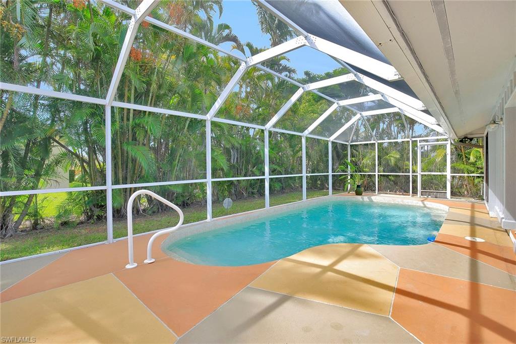 MARCO BEACH - Residential