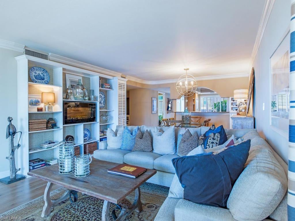 205 Park Shore DR 4-413