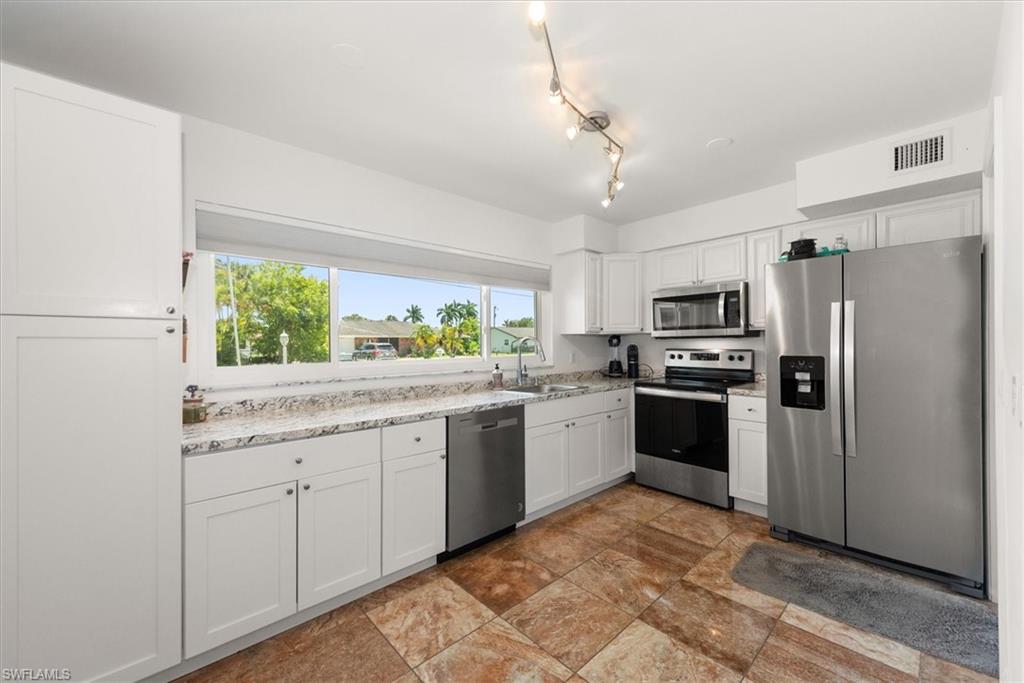 BARTENS PINEVIEW ESTATES - Residential