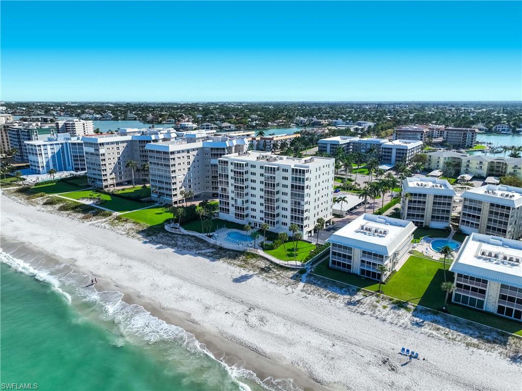 JAMAICA TOWERS - Residential