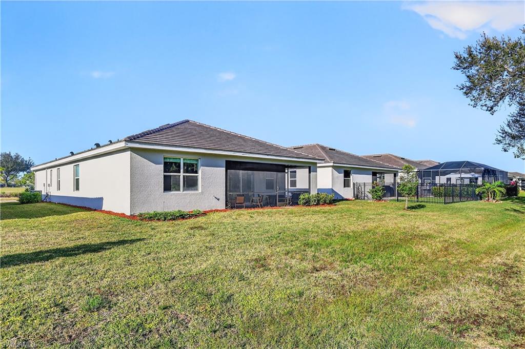 COUNTRY CLUB - Residential