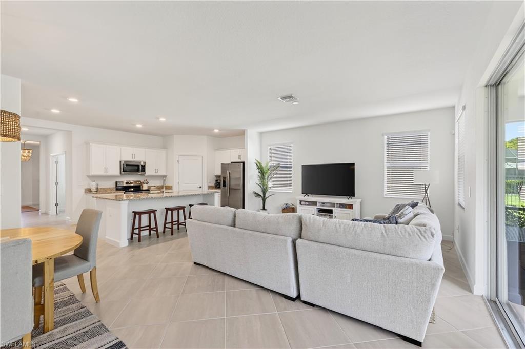 COUNTRY CLUB - Residential