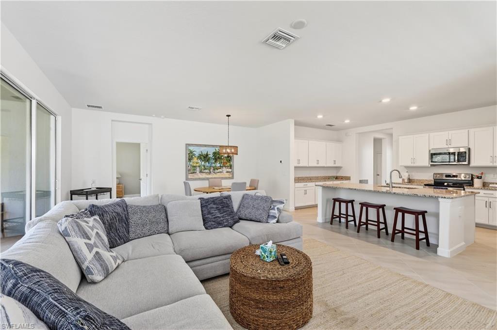 COUNTRY CLUB - Residential