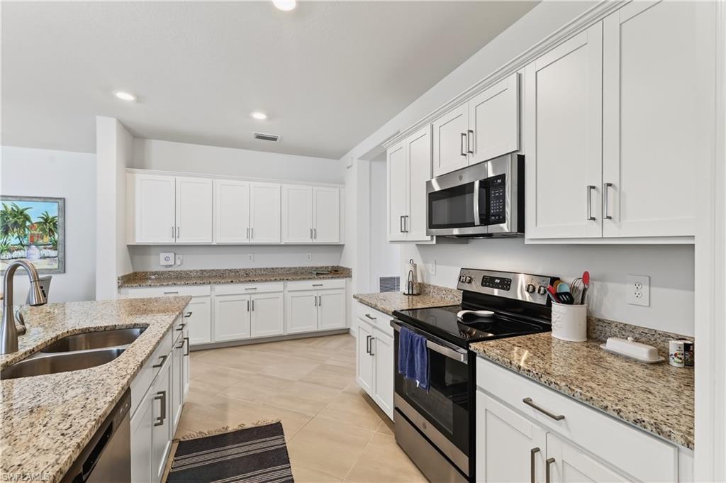 COUNTRY CLUB - Residential