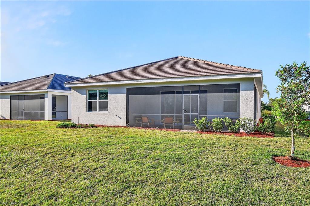 COUNTRY CLUB - Residential