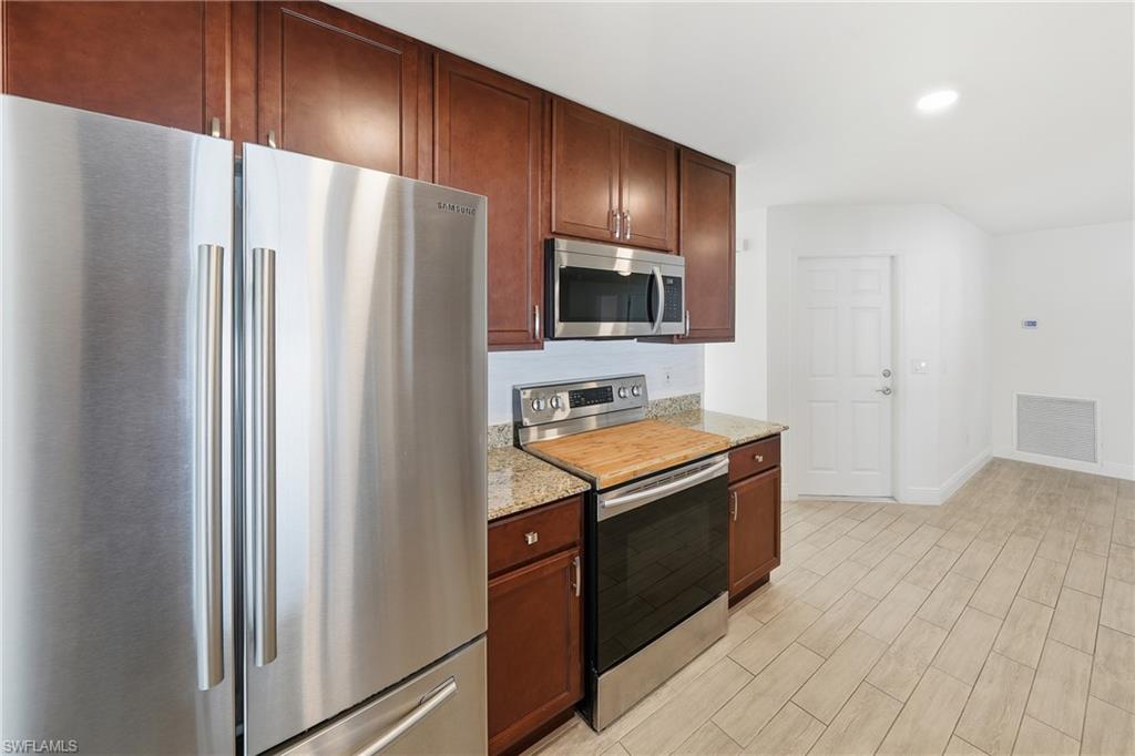 SAN CARLOS PARK - Residential