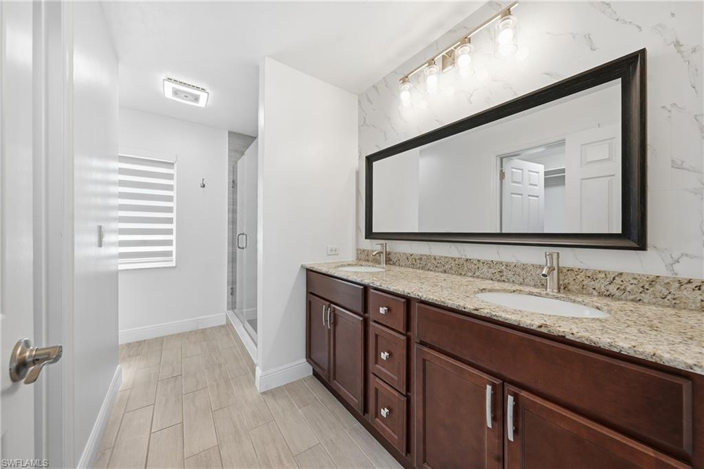 SAN CARLOS PARK - Residential