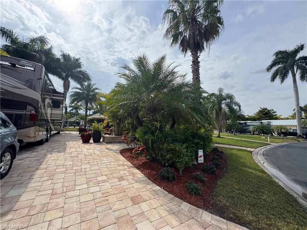 RIVERBEND MOTORCOACH RESORT - Land