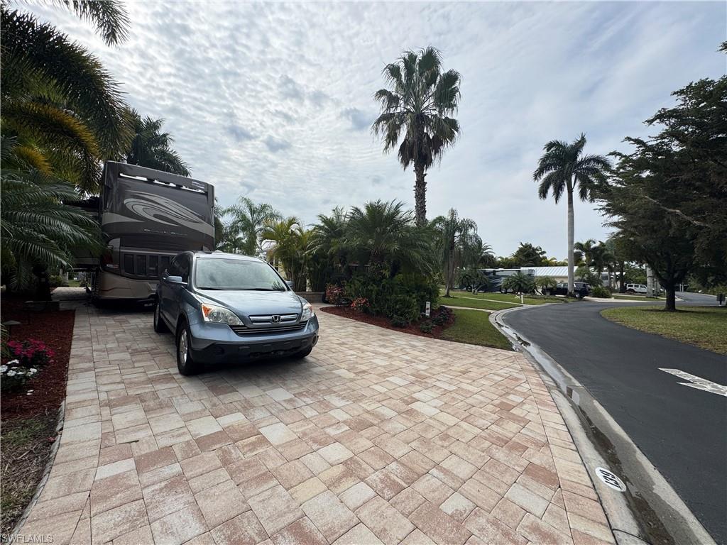 RIVERBEND MOTORCOACH RESORT - Land