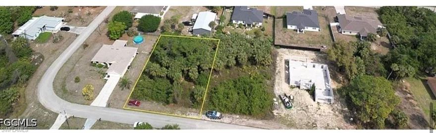 This vacant lot at 3716 Kessler St offers a versatile space for your next build, investment, or long-term hold. Located in a growing area with convenient access to downtown Fort Myers, major roa