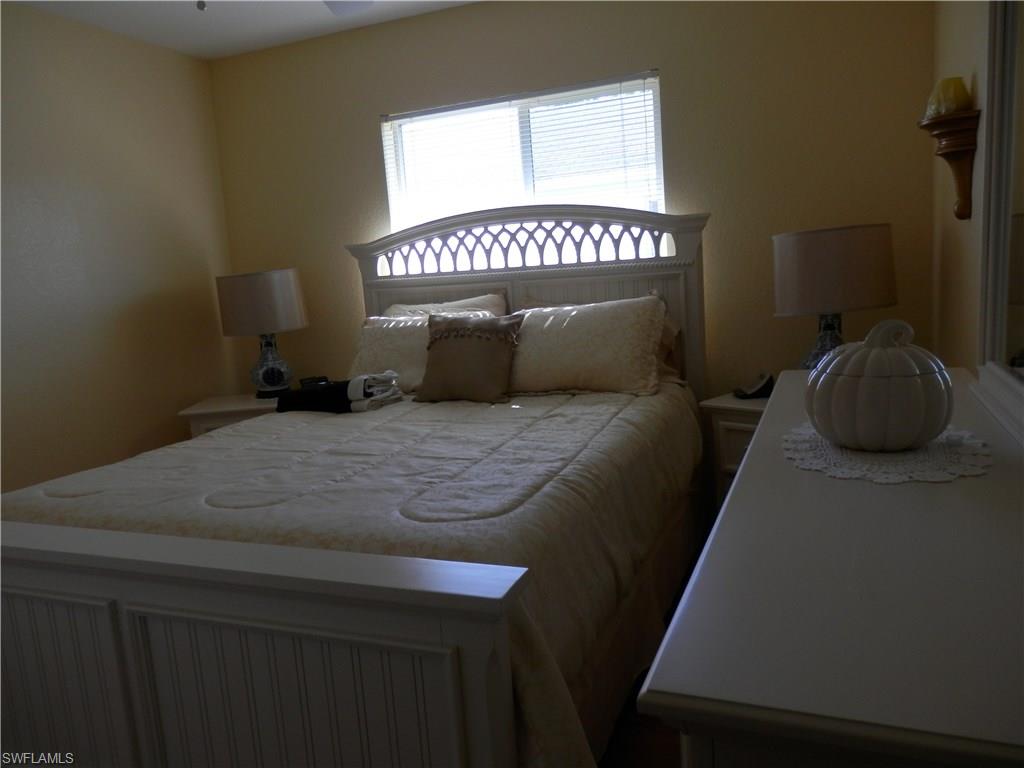 VARSITY LAKES - Residential