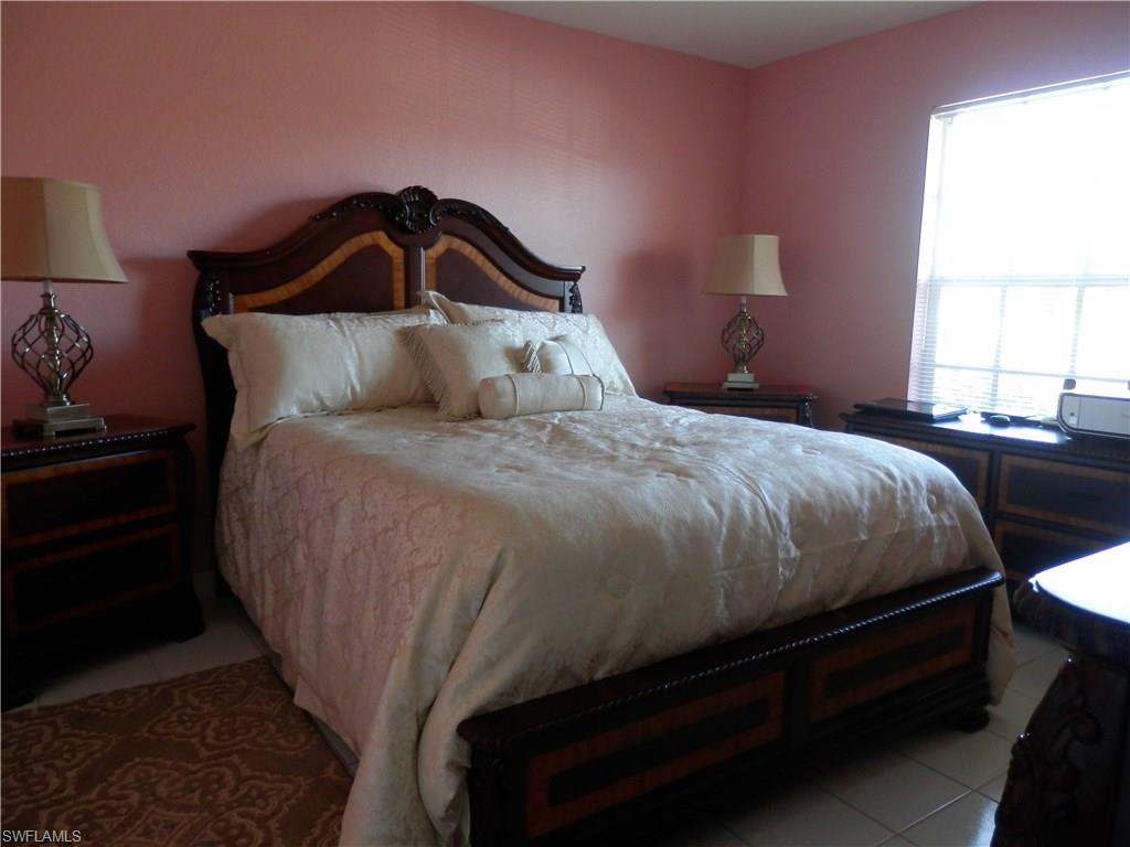 VARSITY LAKES - Residential