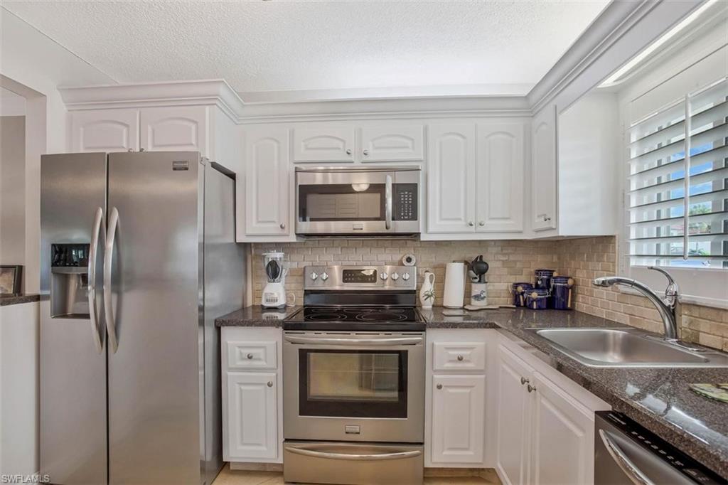 FAIRWAYS AT PAR TWO - Residential Lease