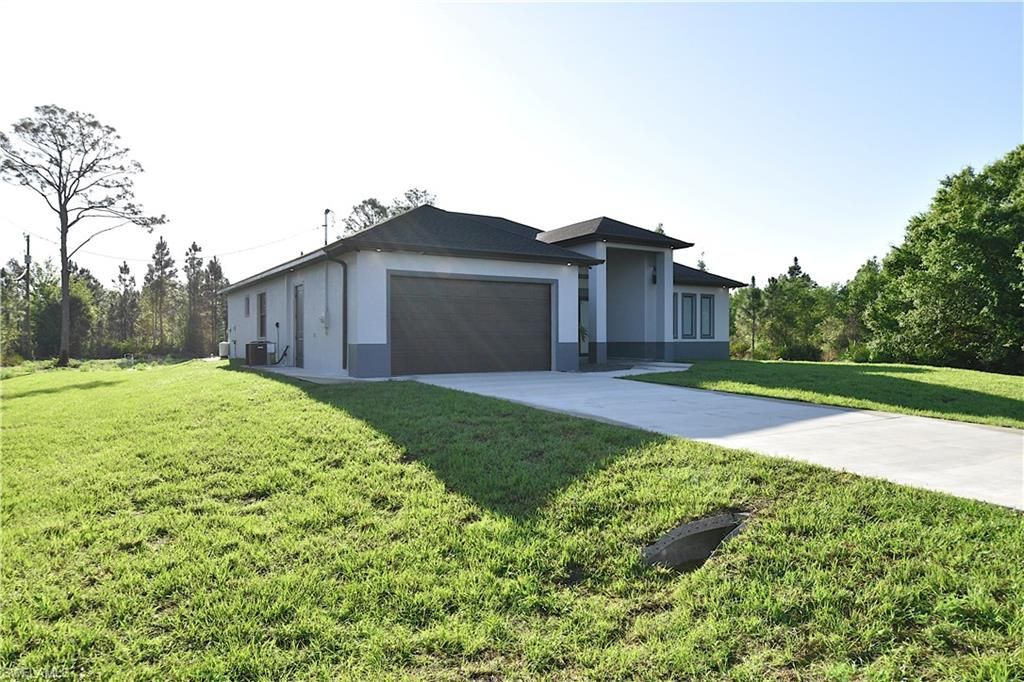 Photo of 920 Edward AVE, LEHIGH ACRES, FL 33936 (MLS # 226014209)