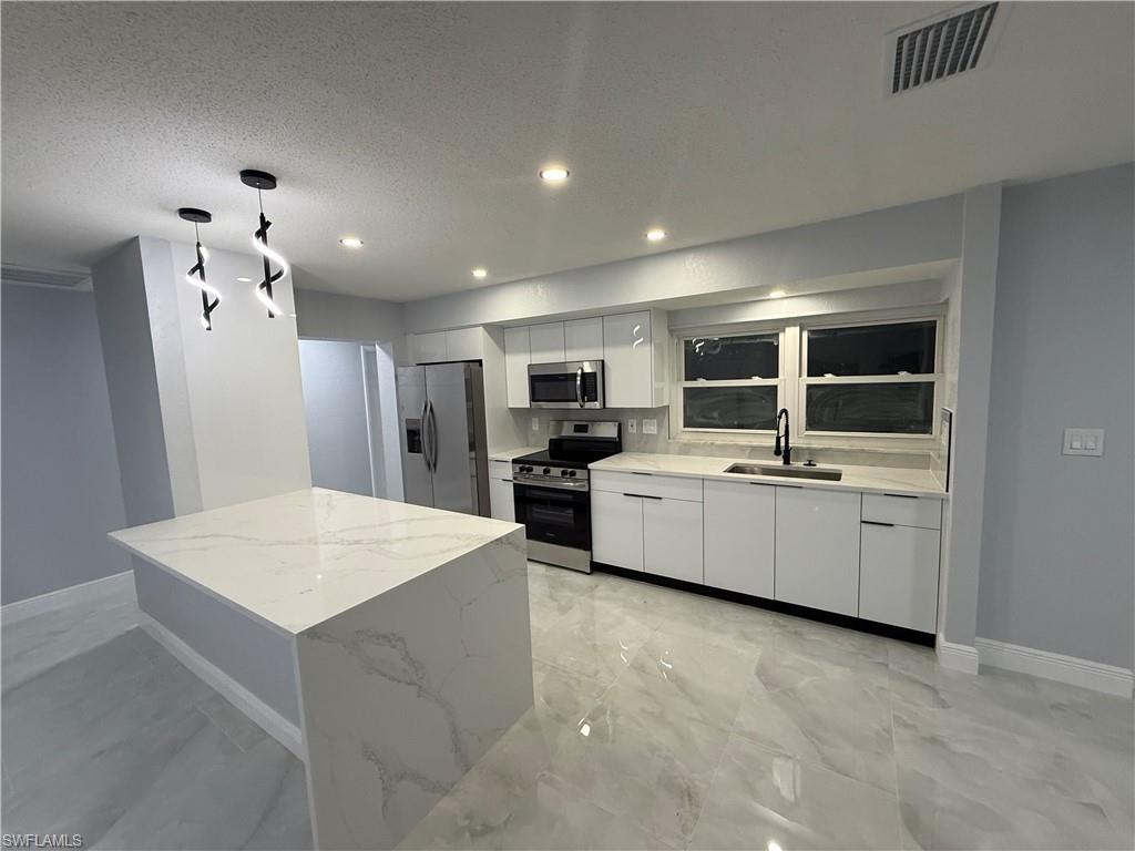 WILLOW LAKE - Residential