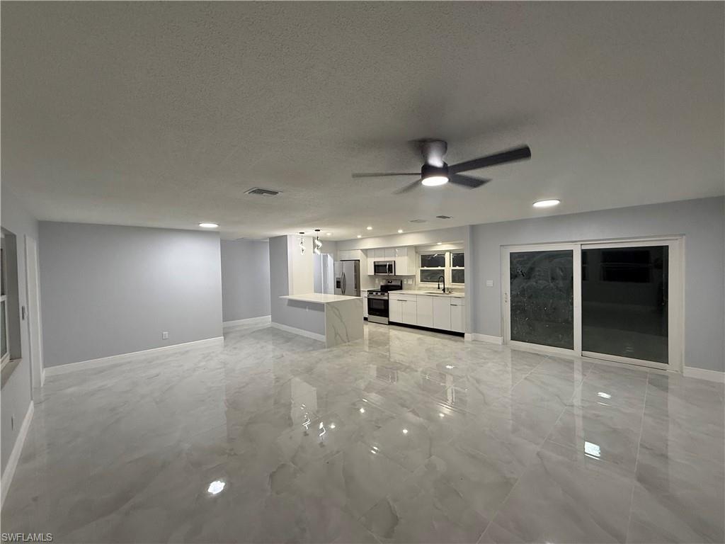 WILLOW LAKE - Residential