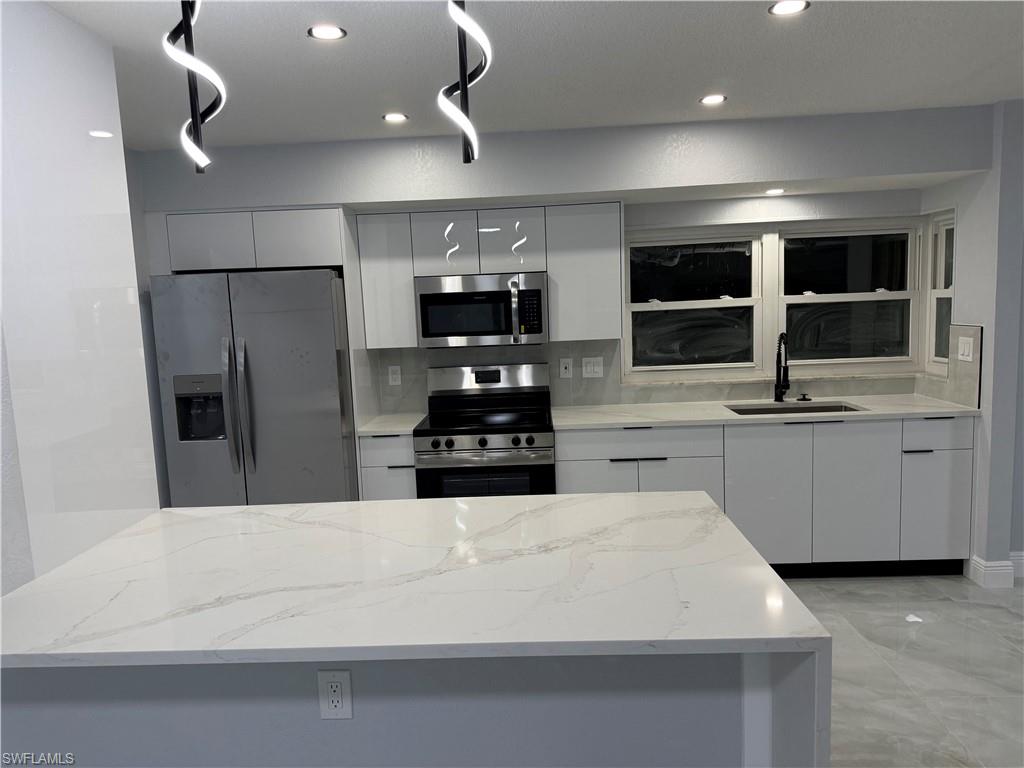 WILLOW LAKE - Residential