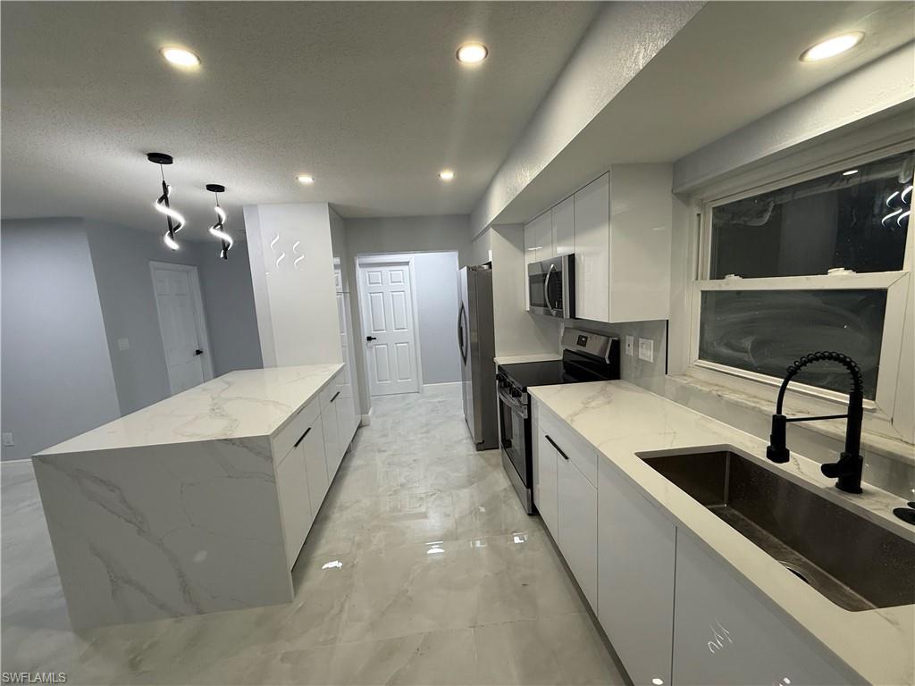 WILLOW LAKE - Residential