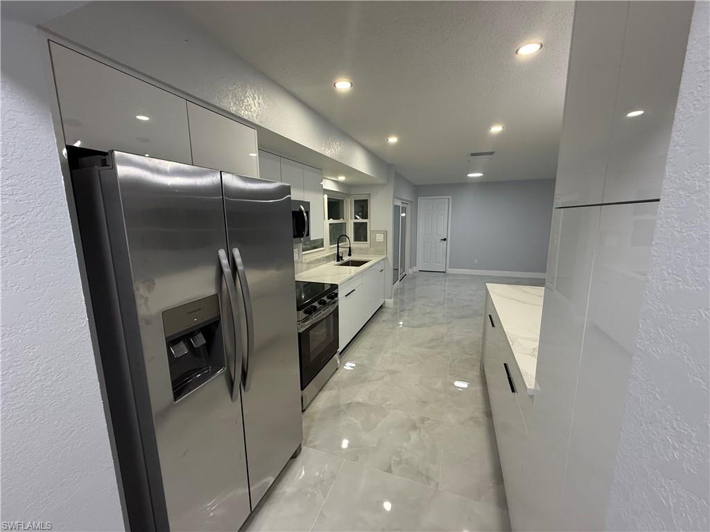 WILLOW LAKE - Residential