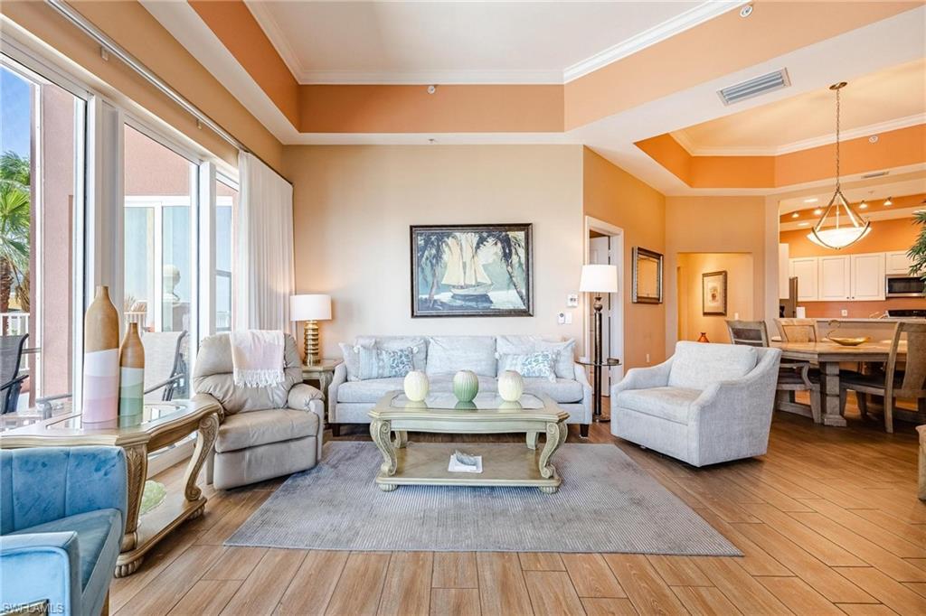 ST. TROPEZ - Residential Lease