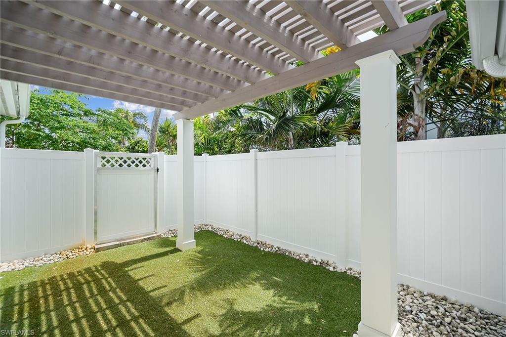 RIDGE LAKE - Residential