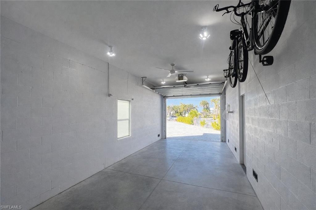 ISLAND SHORES - Residential