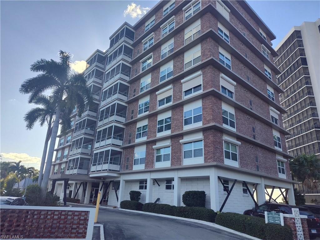 FIRST HARBOUR TOWER CONDO - Residential