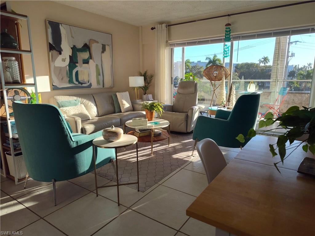 FIRST HARBOUR TOWER CONDO - Residential