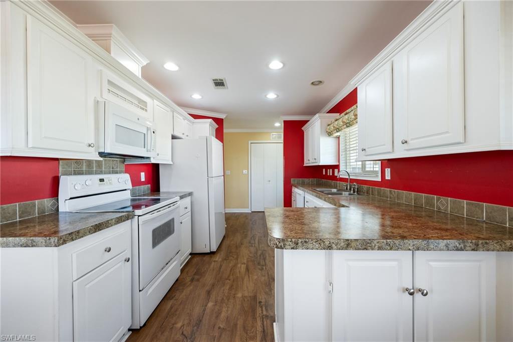 CRYSTAL LAKES - Residential