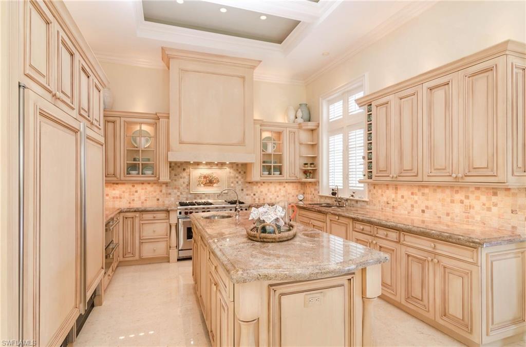 ESCADA AT TIBURON - Residential