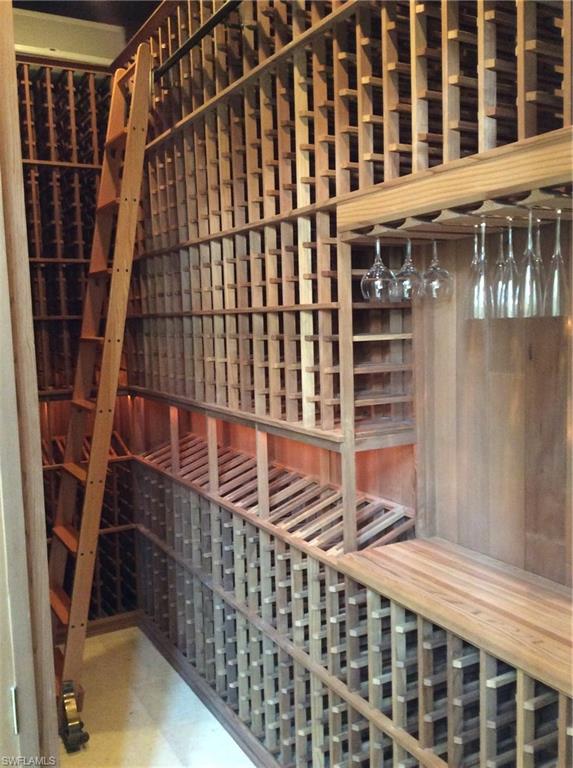 ESCADA AT TIBURON - Residential