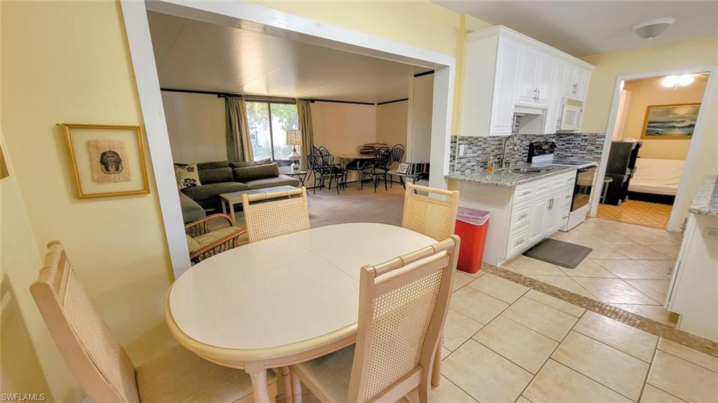 COUNTRY VILLAGE - Residential