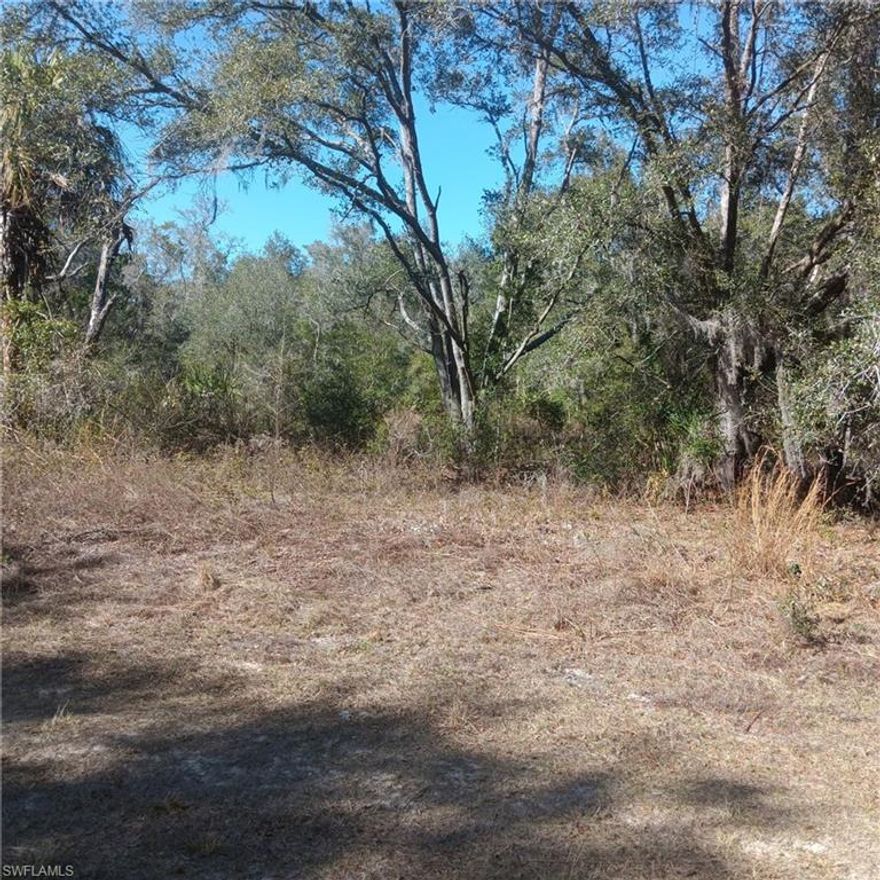 Lowest priced buildable lot currently available in Crystal River!
Great Opportunity to secure an affordable homesite in a growing area of Crystal River. This lot offers easy access to main roads shopping, schools, and the beautiful Nature Coast Springs boating and outdoor recreation the area is known for. Perfect for: New construction home, Builder spec project. Buy & hold investment. Affordable Florida getaway. Priced below nearby comps for a quick sale, making it one of the best values in the neighborhood. Don't miss your chance to lock in land at today's prices while the area continues to develop.
Buyer to verify utilities and building requirements.
