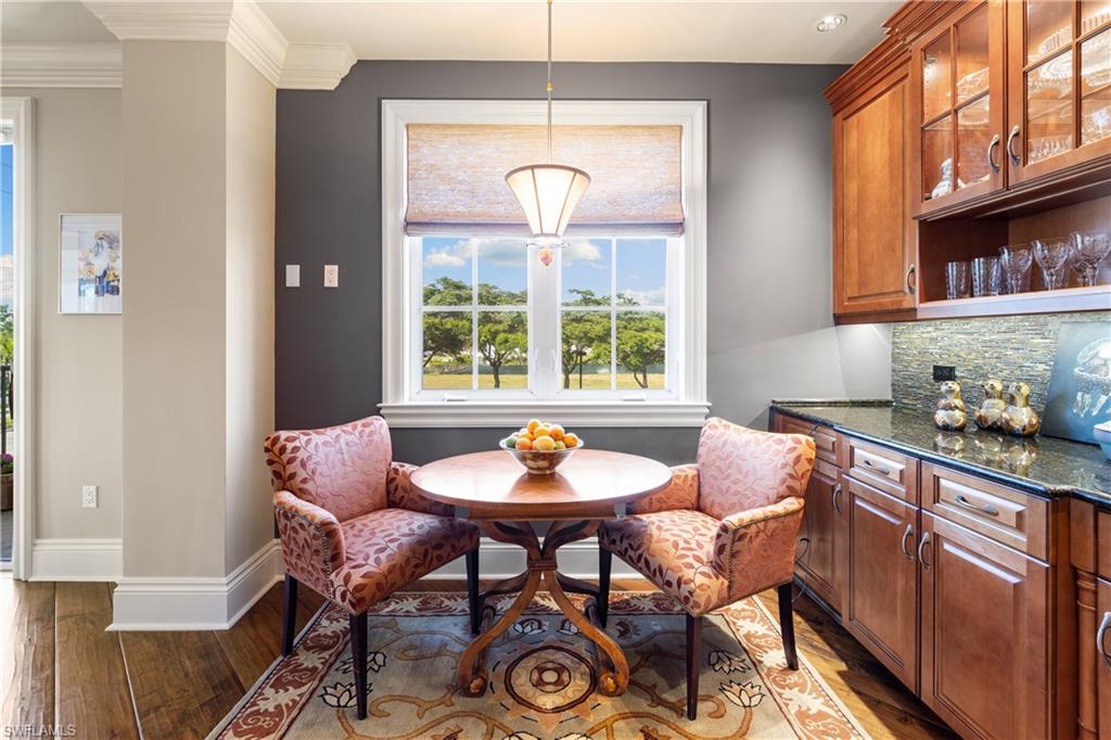 CHARLESTON SQUARE - Residential