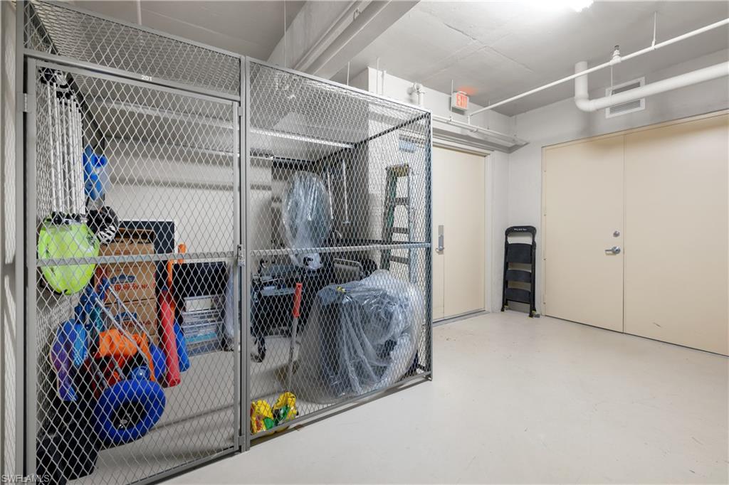 CHARLESTON SQUARE - Residential