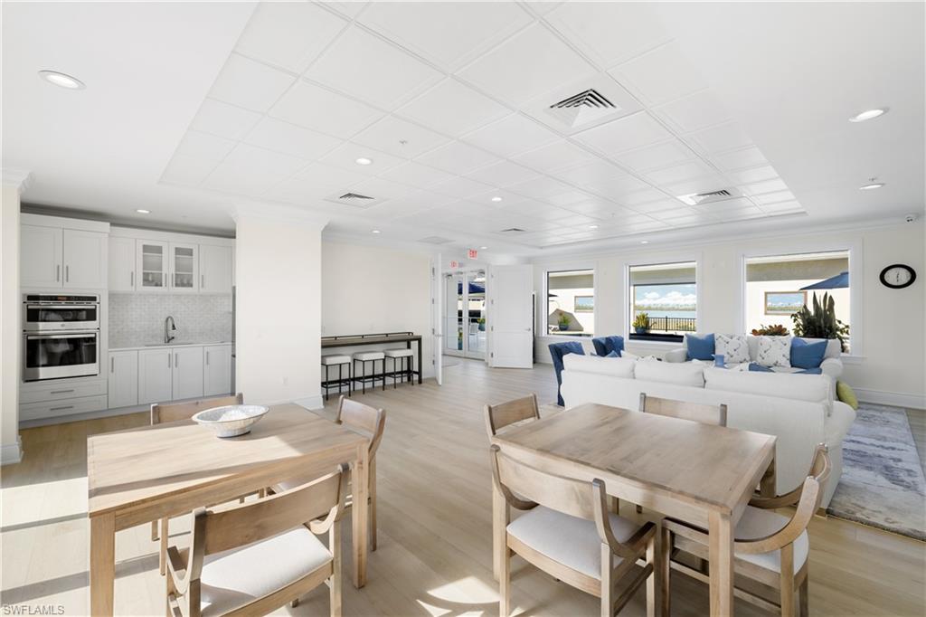 CHARLESTON SQUARE - Residential