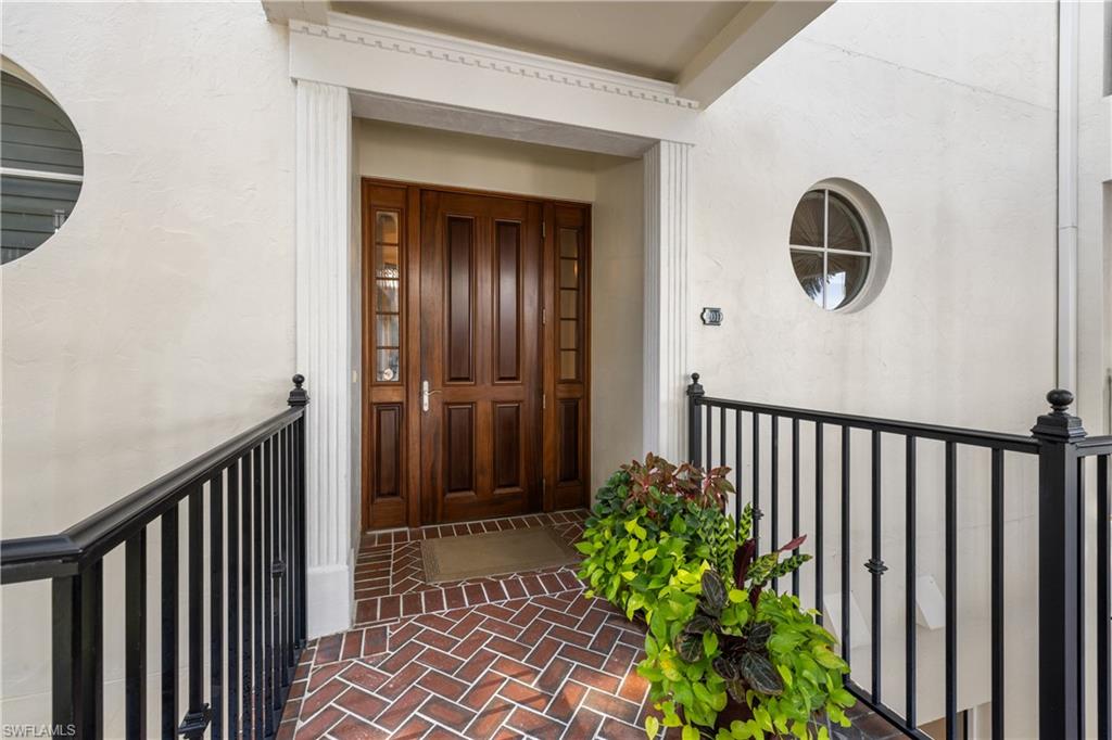 CHARLESTON SQUARE - Residential