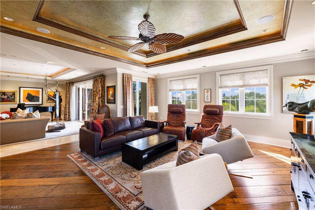 CHARLESTON SQUARE - Residential