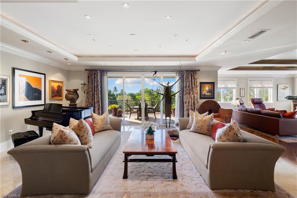 CHARLESTON SQUARE - Residential