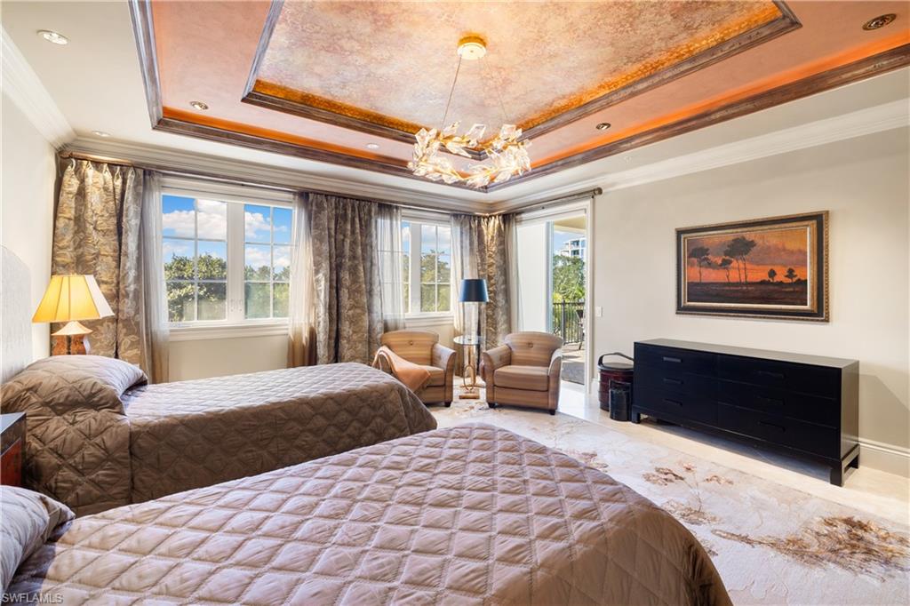 CHARLESTON SQUARE - Residential