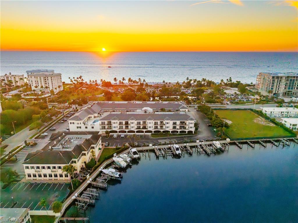 CHARLESTON SQUARE - Residential