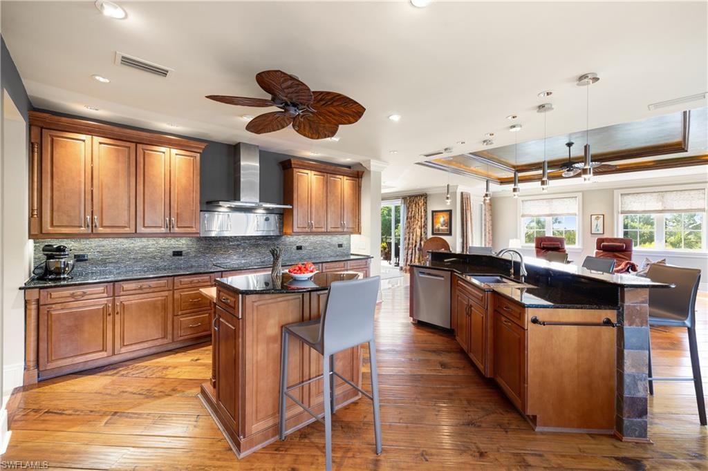 CHARLESTON SQUARE - Residential