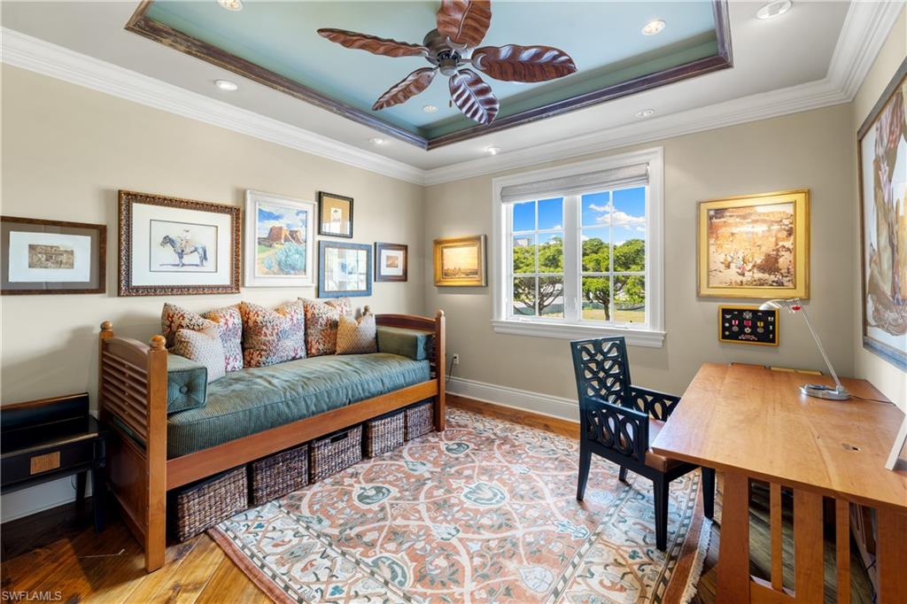 CHARLESTON SQUARE - Residential