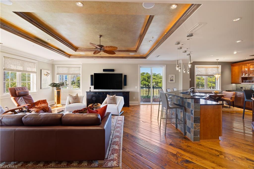 CHARLESTON SQUARE - Residential