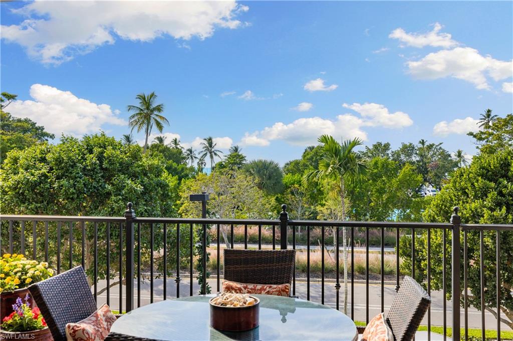 CHARLESTON SQUARE - Residential